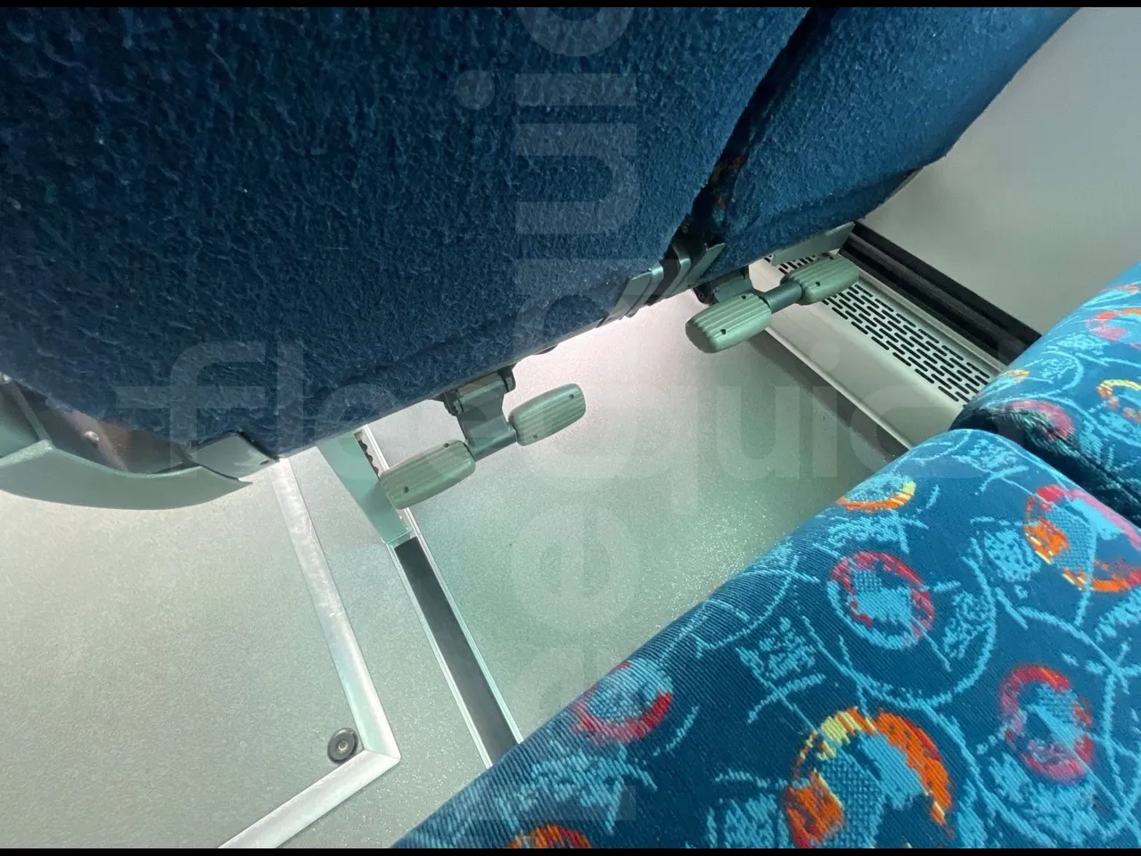 Man Dexon 12.240/ Euro4 -176Kw -7900 Mt - footrest detail photo