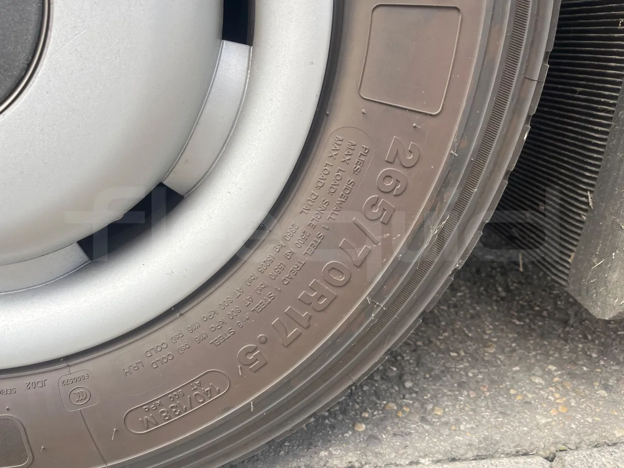Man Dexon 12.240/ Euro4 -176Kw -7900 Mt - tread condition second axle tires left