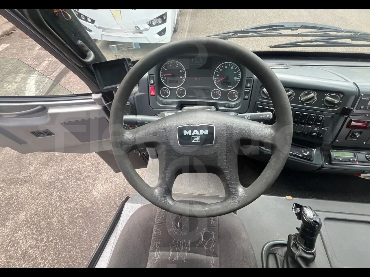 Man Dexon 12.240/ Euro4 -176Kw -7900 Mt - steering wheel photo