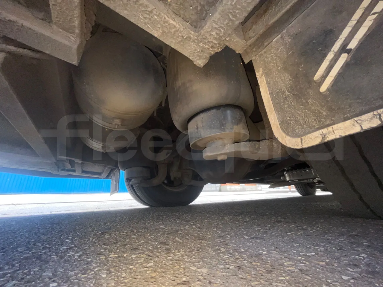 Man Dexon 12.240/ Euro4 -176Kw -7900 Mt - central undercarriage photo