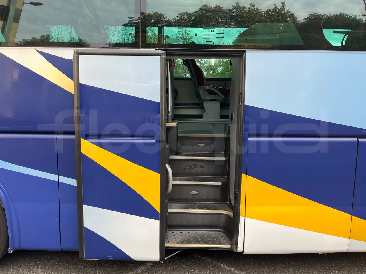 Irisbus 397E.12 397EF3/ Euro 5 - 331 Kw - 12.8 Mt - front door 2 open