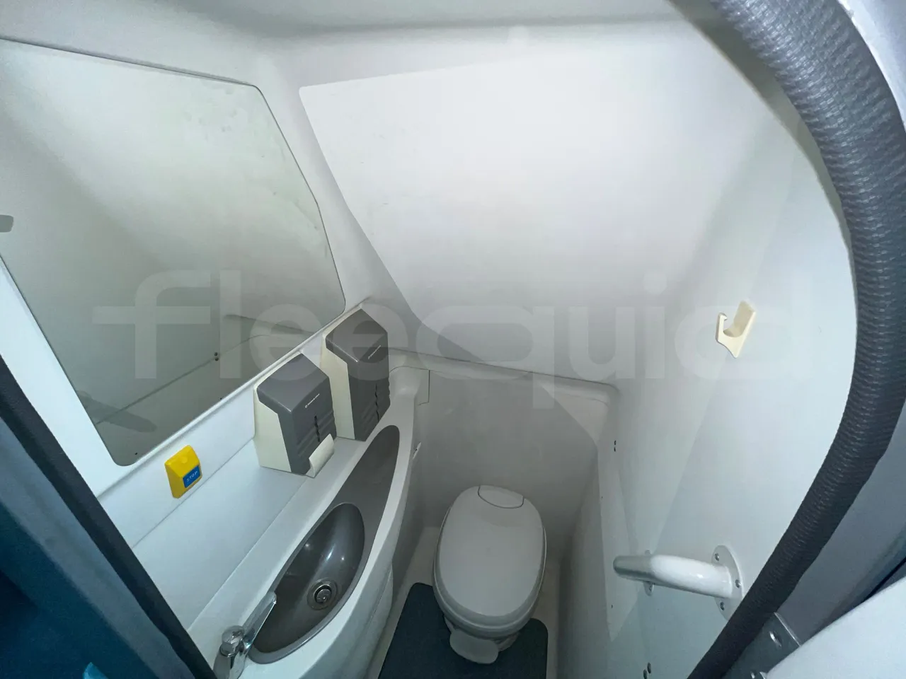 Irisbus 397E.12 397EF3/ Euro 5 - 331 Kw - 12.8 Mt - toilette accessories photo