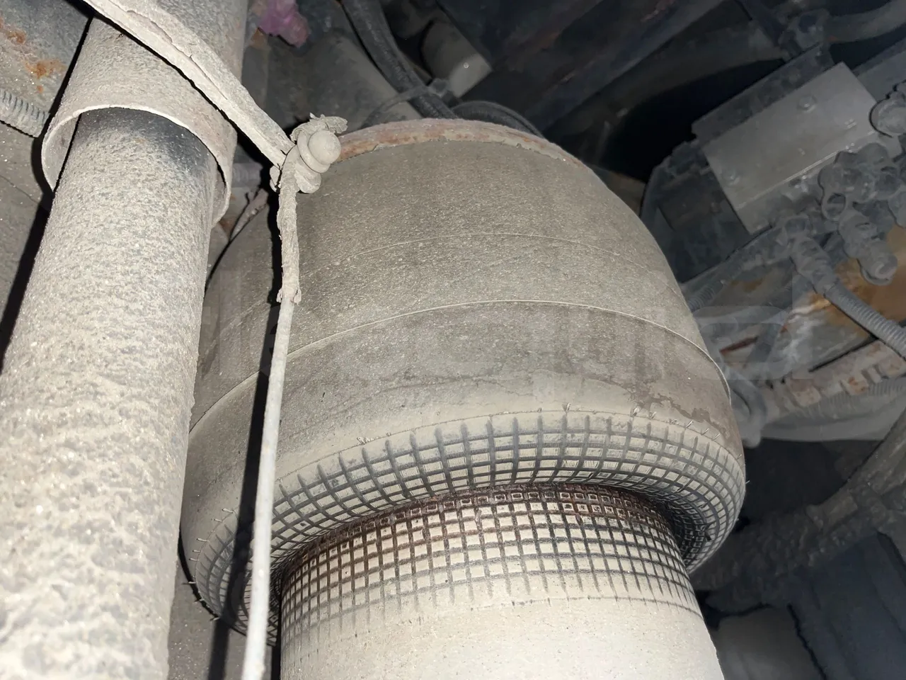 Irisbus 397E.12 397EF3/ Euro 5 - 331 Kw - 12.8 Mt - axel 2 air springs 1 right