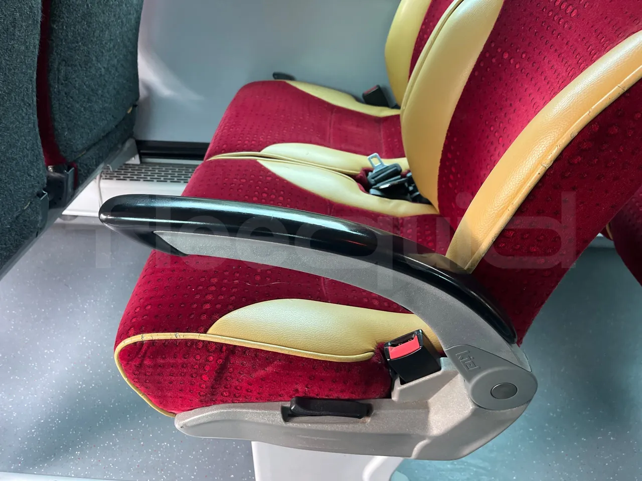 Irisbus 397E.12 397EF3/ Euro 5 - 331 Kw - 12.8 Mt - armrest detail photo