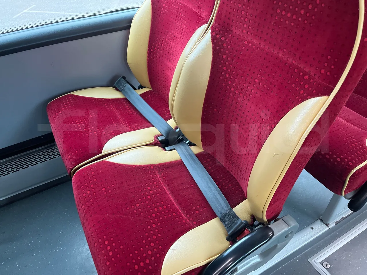 Irisbus 397E.12 397EF3/ Euro 5 - 331 Kw - 12.8 Mt - central seat safety belt
