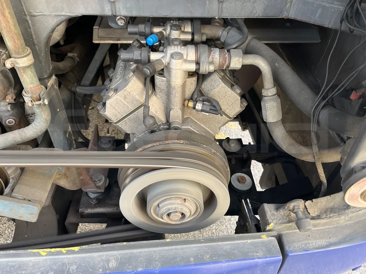 Irisbus 397E.12 397EF3/ Euro 5 - 331 Kw - 12.8 Mt - air conditioning compressor