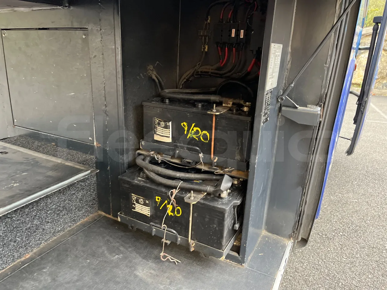 Irisbus 397E.12 397EF3/ Euro 5 - 331 Kw - 12.8 Mt - external compartments photo