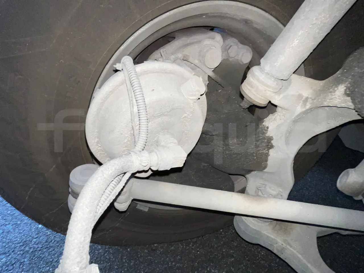 Irisbus 397E.12 397EF3/ Euro 5 - 331 Kw - 12.8 Mt - front brake calipers right