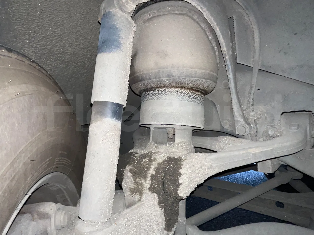 Irisbus 397E.12 397EF3/ Euro 5 - 331 Kw - 12.8 Mt - front shock absorbers left