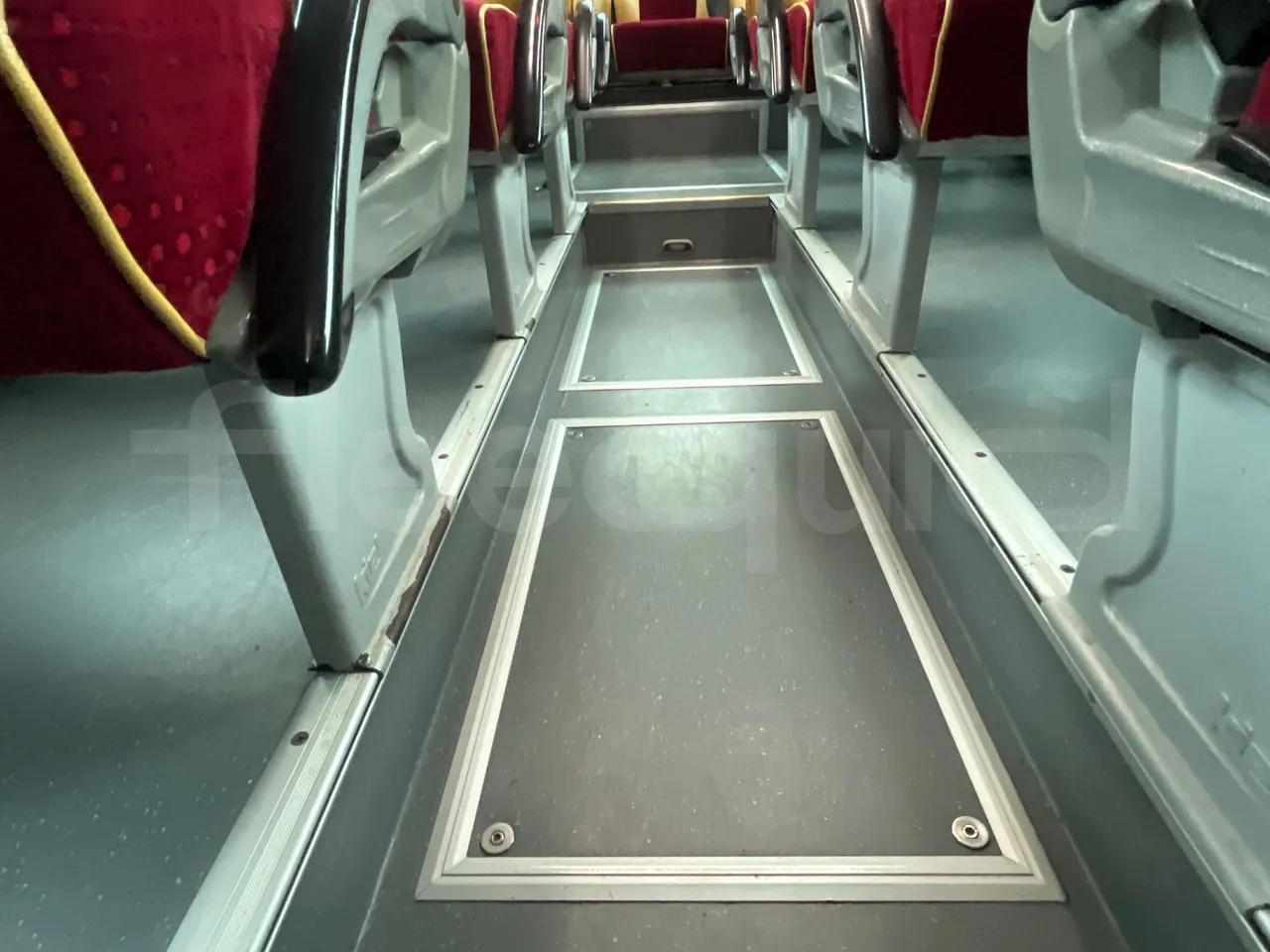 Irisbus 397E.12 397EF3/ Euro 5 - 331 Kw - 12.8 Mt - floor hatches photo