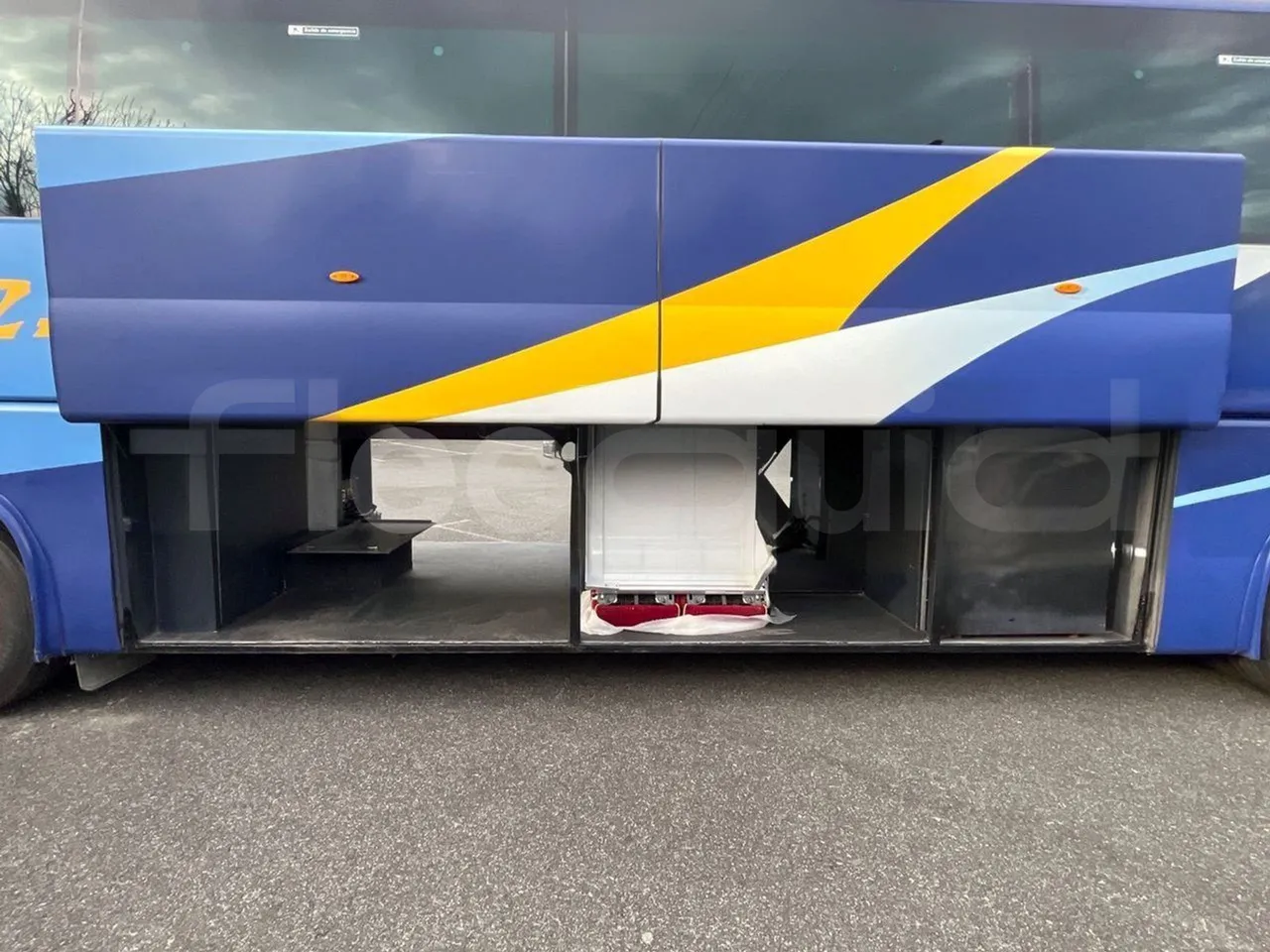 Irisbus 397E.12 397EF3/ Euro 5 - 331 Kw - 12.8 Mt - luggage rack photo