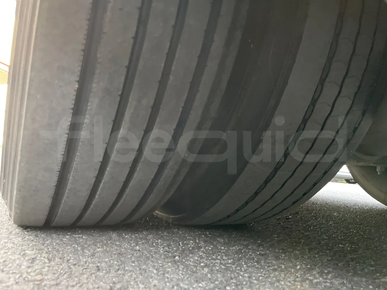 Irisbus 397E.12 397EF3/ Euro 5 - 331 Kw - 12.8 Mt - tread condition second axle tires left