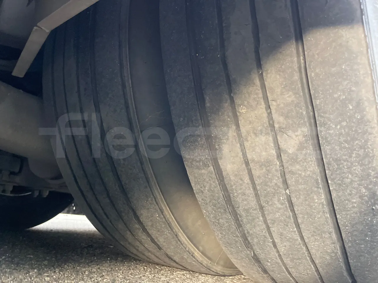 Irisbus 397E.12 397EF3/ Euro 5 - 331 Kw - 12.8 Mt - tread condition second axle tires right