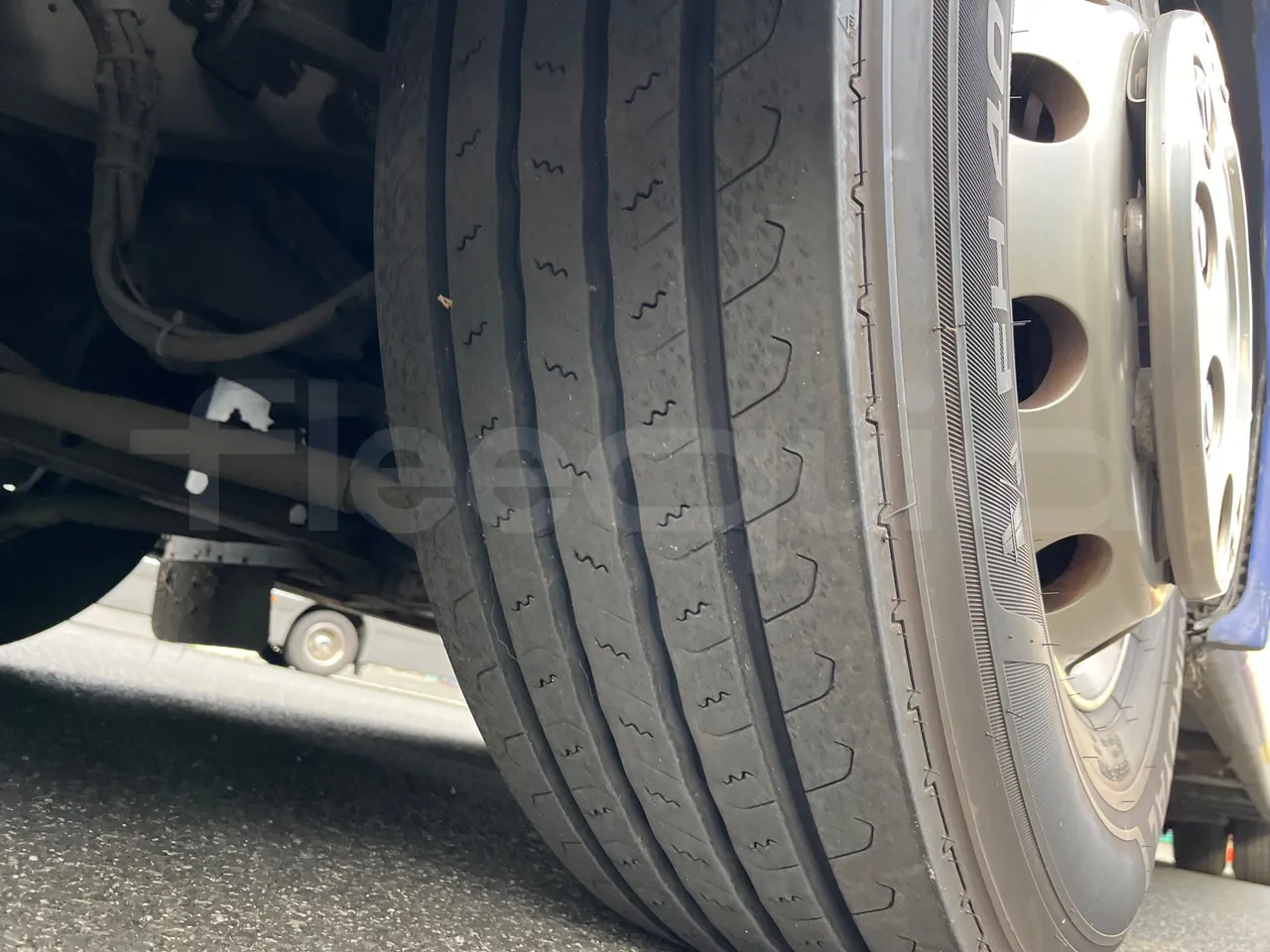 Irisbus 397E.12 397EF3/ Euro 5 - 331 Kw - 12.8 Mt - tread condition third axle tires left