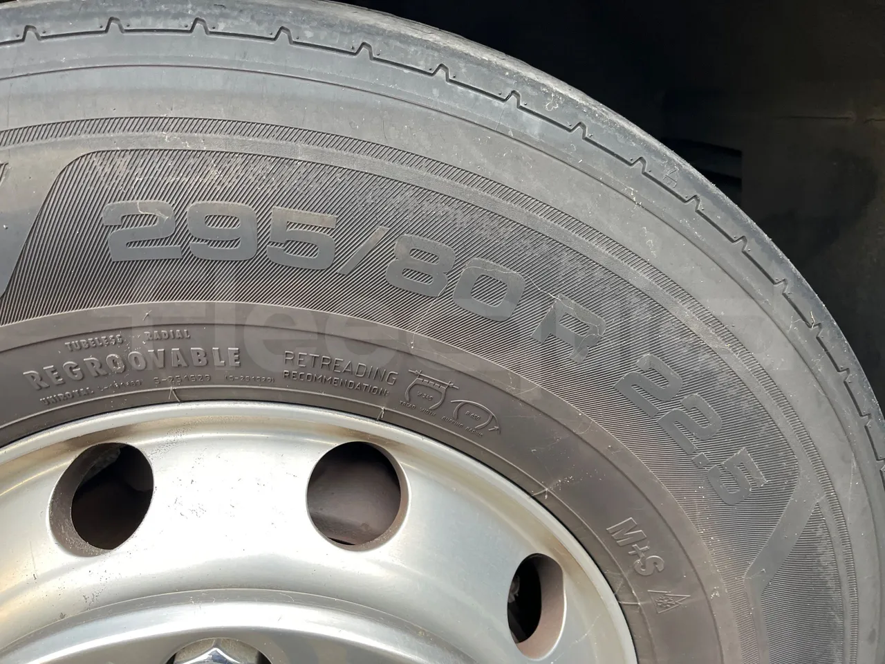 Irisbus 397E.12 397EF3/ Euro 5 - 331 Kw - 12.8 Mt - front left tire measurements