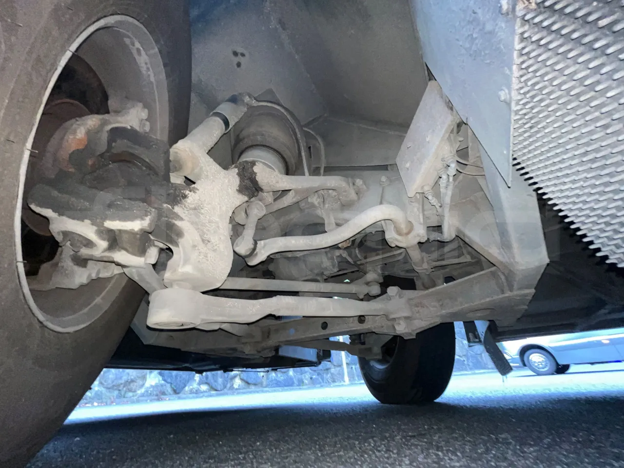 Irisbus 397E.12 397EF3/ Euro 5 - 331 Kw - 12.8 Mt - front axle left side