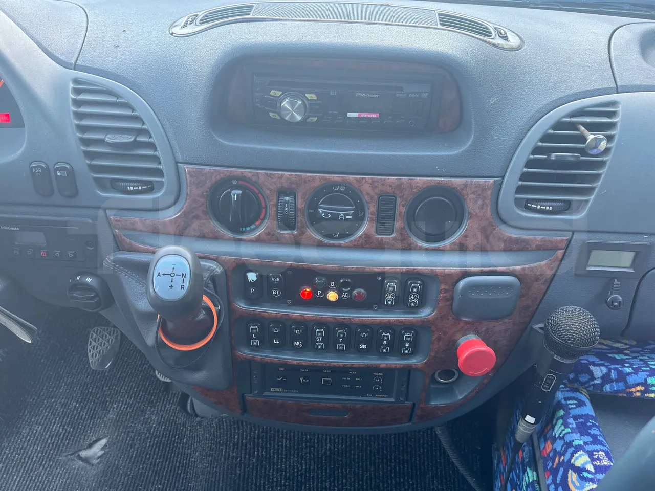 Mercedes-Benz Sprinter AGMB416CDIT46 - Euro3 - 115kW - 6.935mt - radio accessories photo