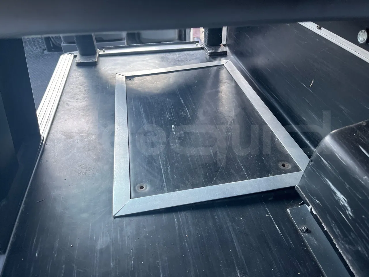 Mercedes-Benz Sprinter AGMB416CDIT46 - Euro3 - 115kW - 6.935mt - floor hatches photo