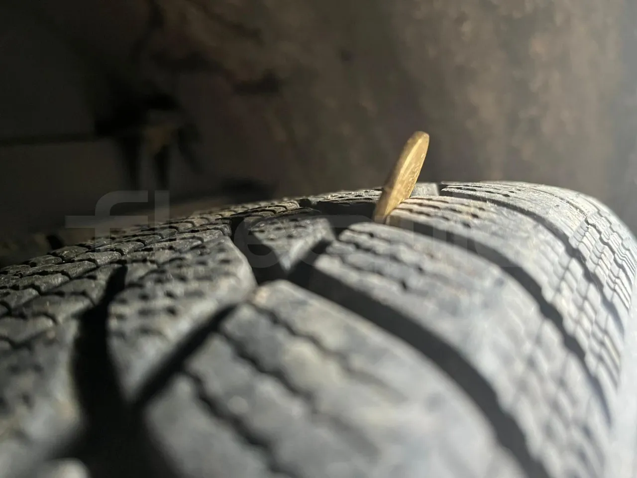 Mercedes-Benz Sprinter AGMB416CDIT46 - Euro3 - 115kW - 6.935mt - tread condition front tires left