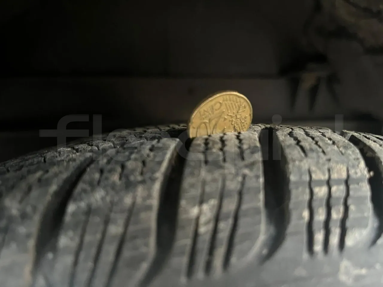 Mercedes-Benz Sprinter AGMB416CDIT46 - Euro3 - 115kW - 6.935mt - tread condition front tires right