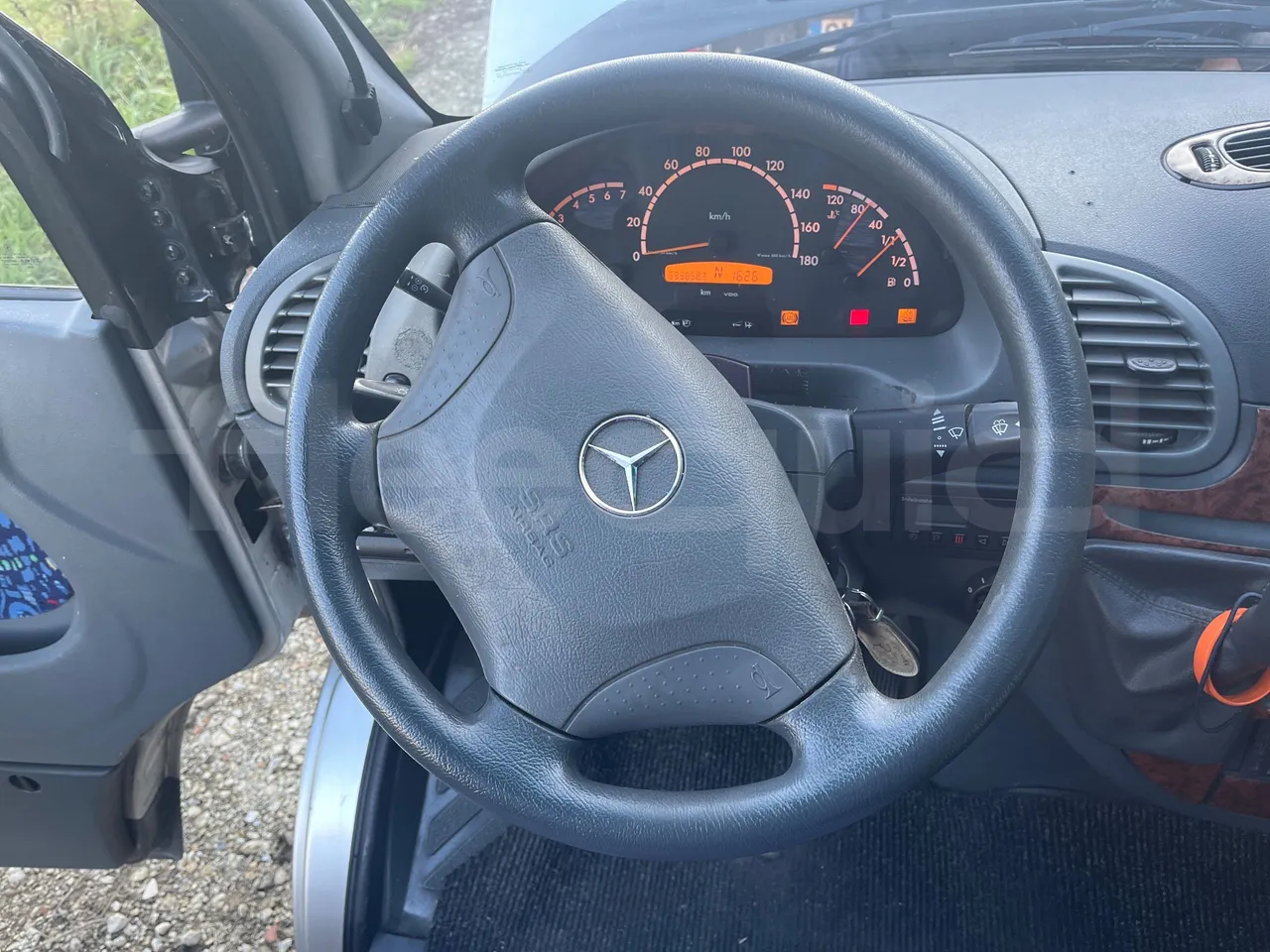 Mercedes-Benz Sprinter AGMB416CDIT46 - Euro3 - 115kW - 6.935mt - steering wheel photo