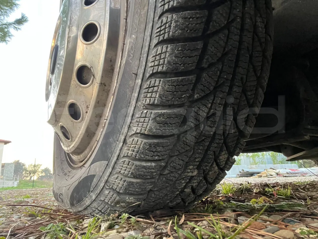 Mercedes-Benz Sprinter AGMB416CDIT46 - Euro3 - 115kW - 6.935mt - front left tire measurements