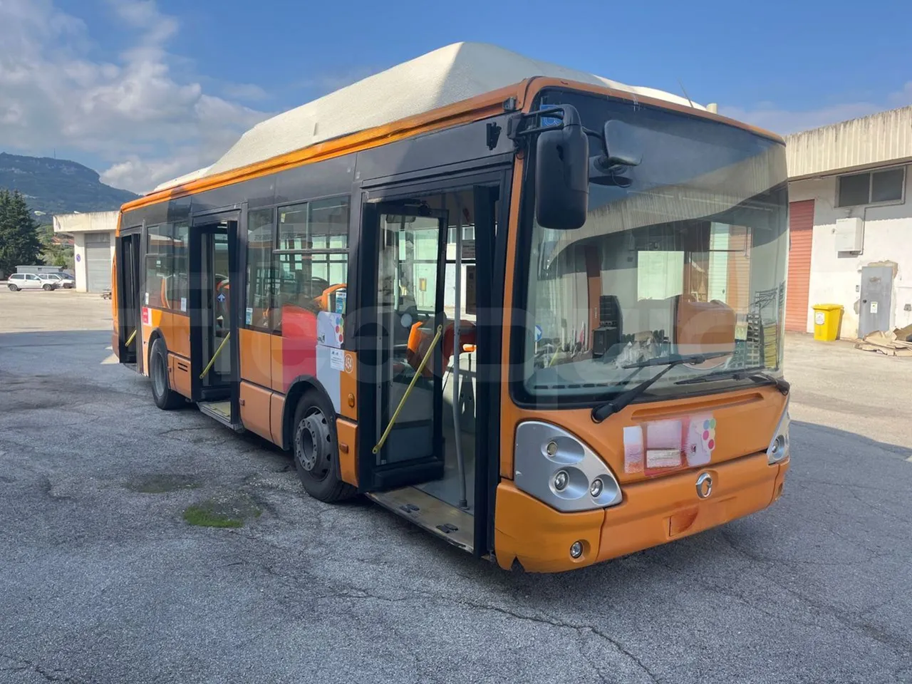 Iveco Citelis PS09D5/A/83-EUR5 -200kW -10.46m - 3/4 right front doors open