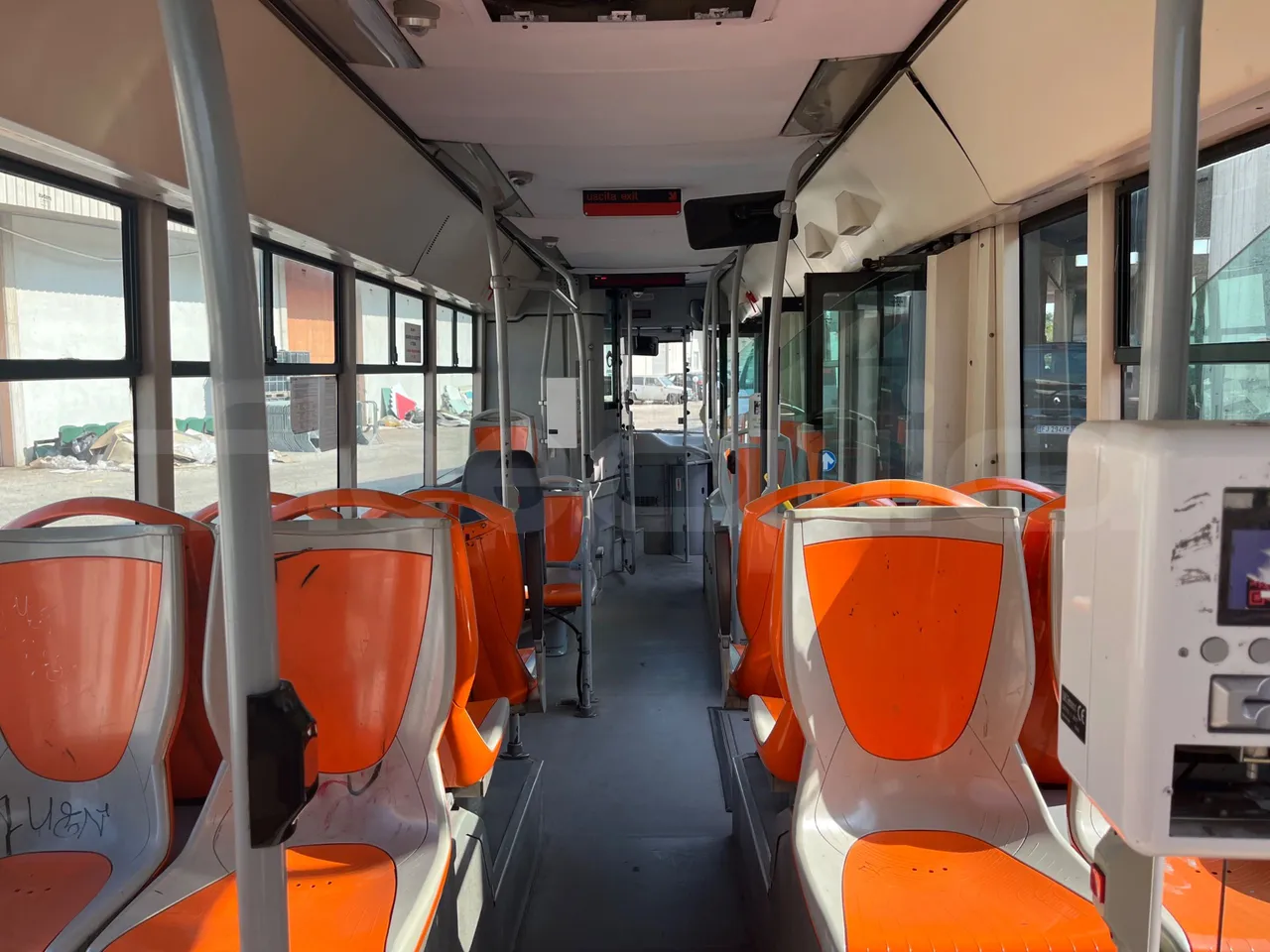 Iveco Citelis PS09D5/A/83-EUR5 -200kW -10.46m - forward view middle aisle