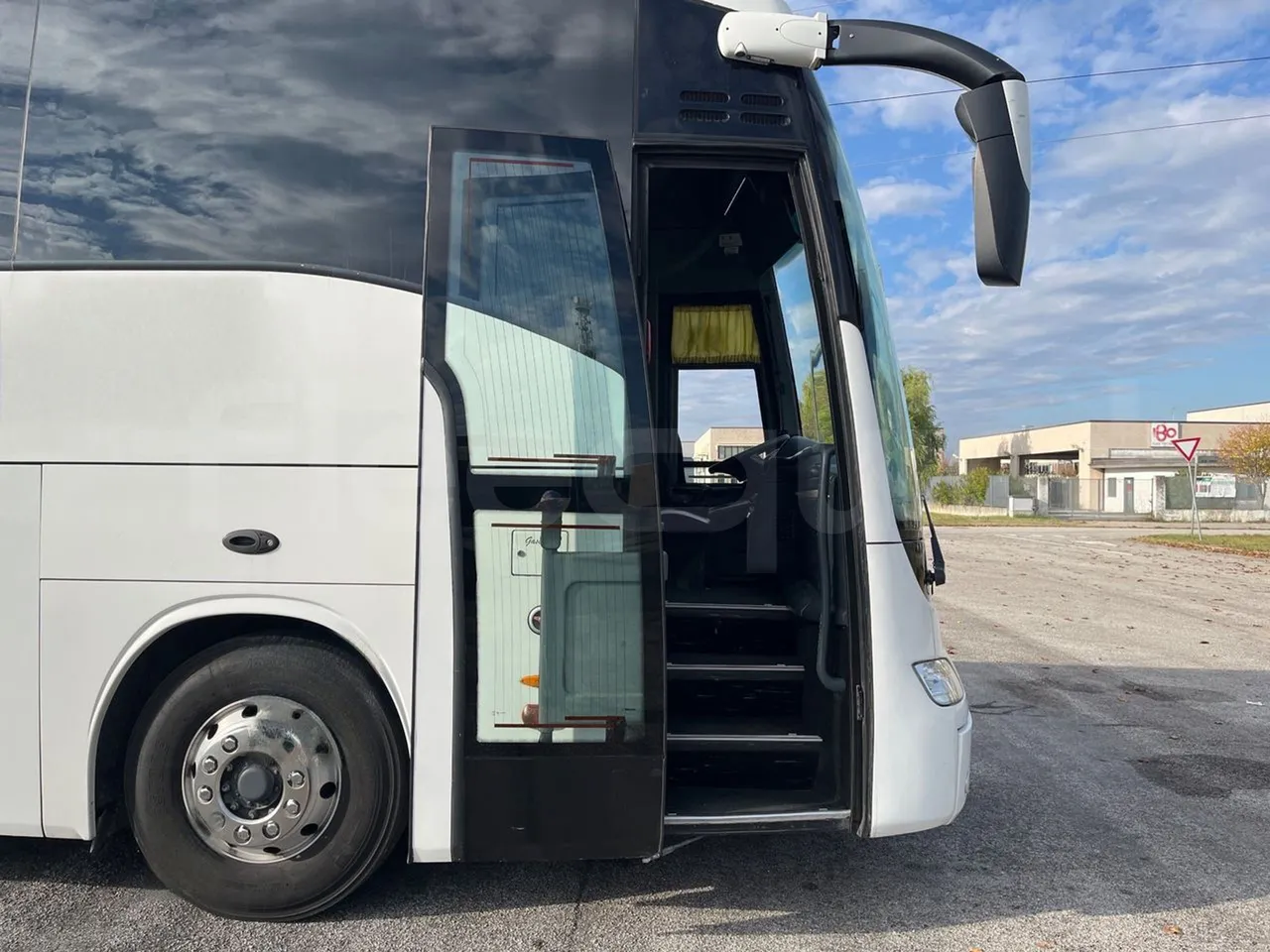 Irisbus New Domino 397E/12.4 - EUR4 - 331kW - 12.41m - front door 1 open