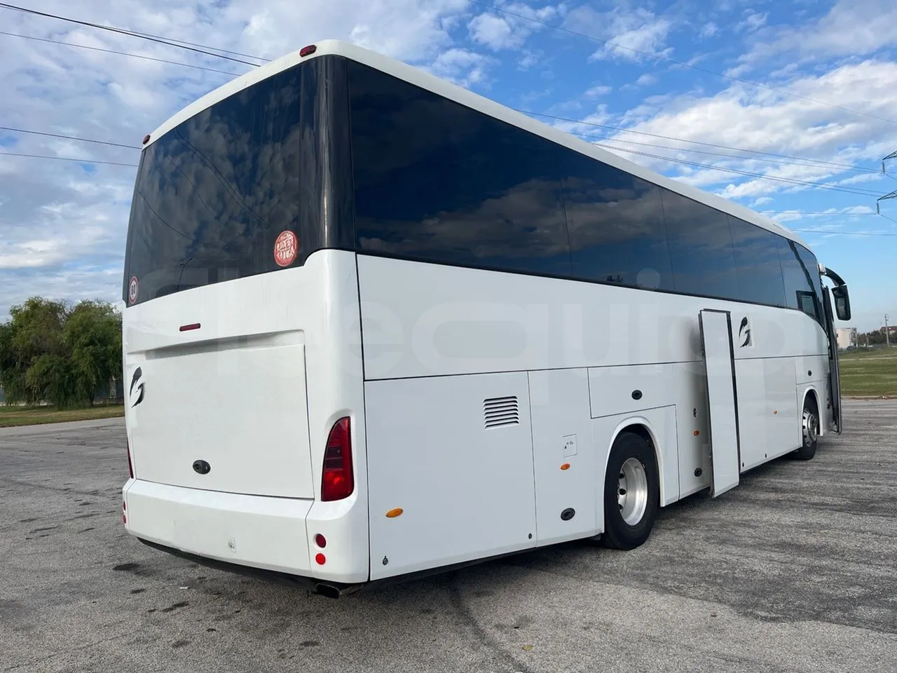 Irisbus New Domino 397E/12.4 - EUR4 - 331kW - 12.41m - 3/4 right rear doors open