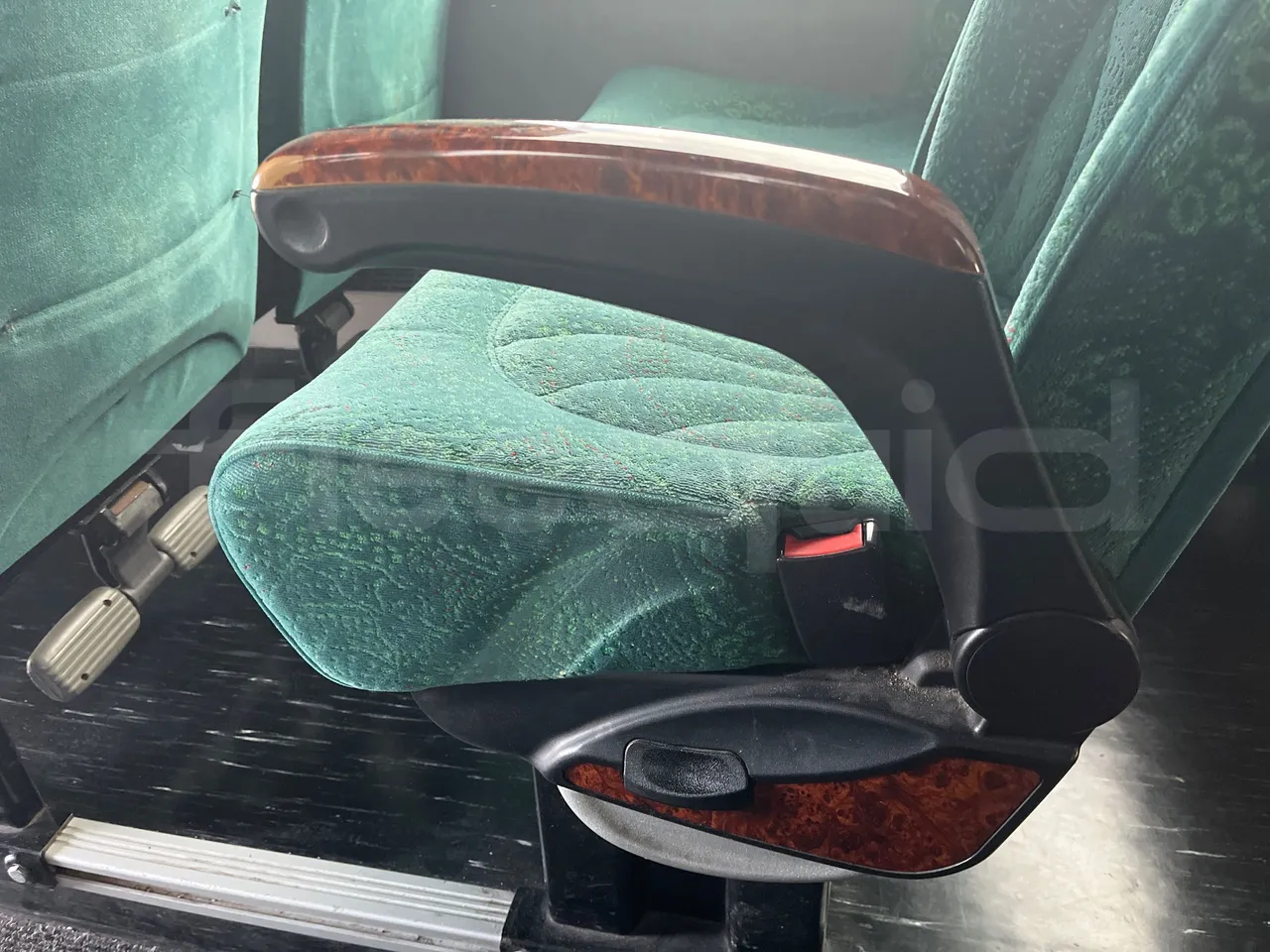 Irisbus New Domino 397E/12.4 - EUR4 - 331kW - 12.41m - armrest detail photo