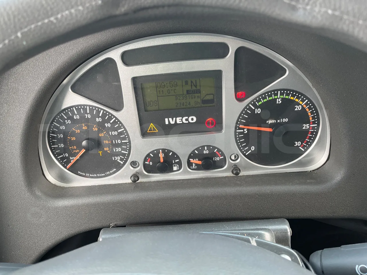 Irisbus New Domino 397E/12.4 - EUR4 - 331kW - 12.41m - dashboard lights on