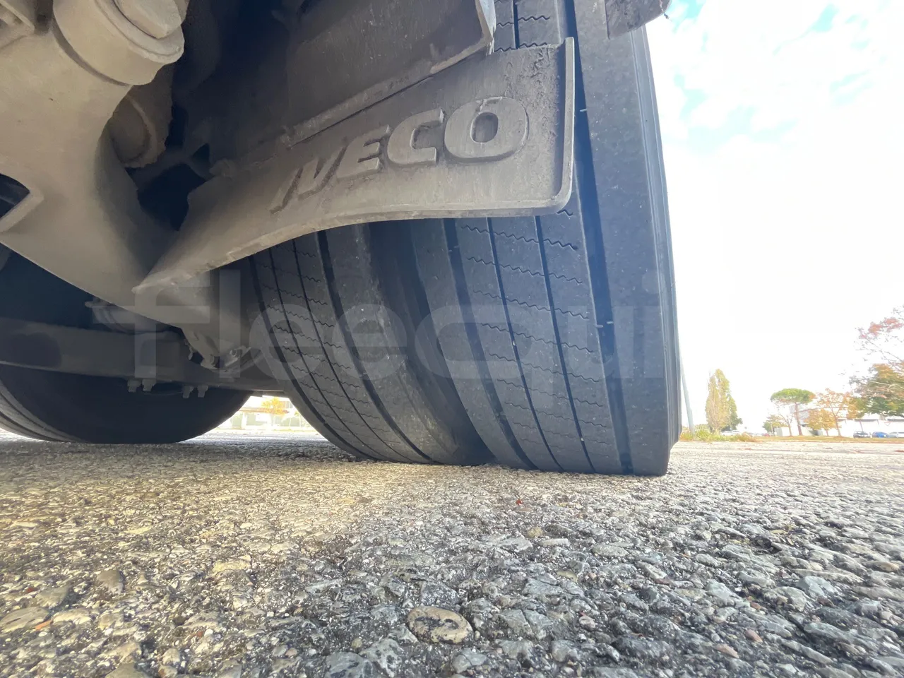 Irisbus New Domino 397E/12.4 - EUR4 - 331kW - 12.41m - tread condition second axle tires right