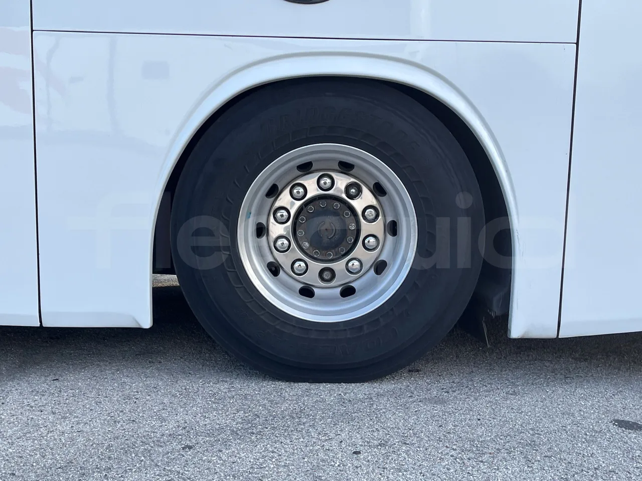 Irisbus New Domino 397E/12.4 - EUR4 - 331kW - 12.41m - rear left tire photo