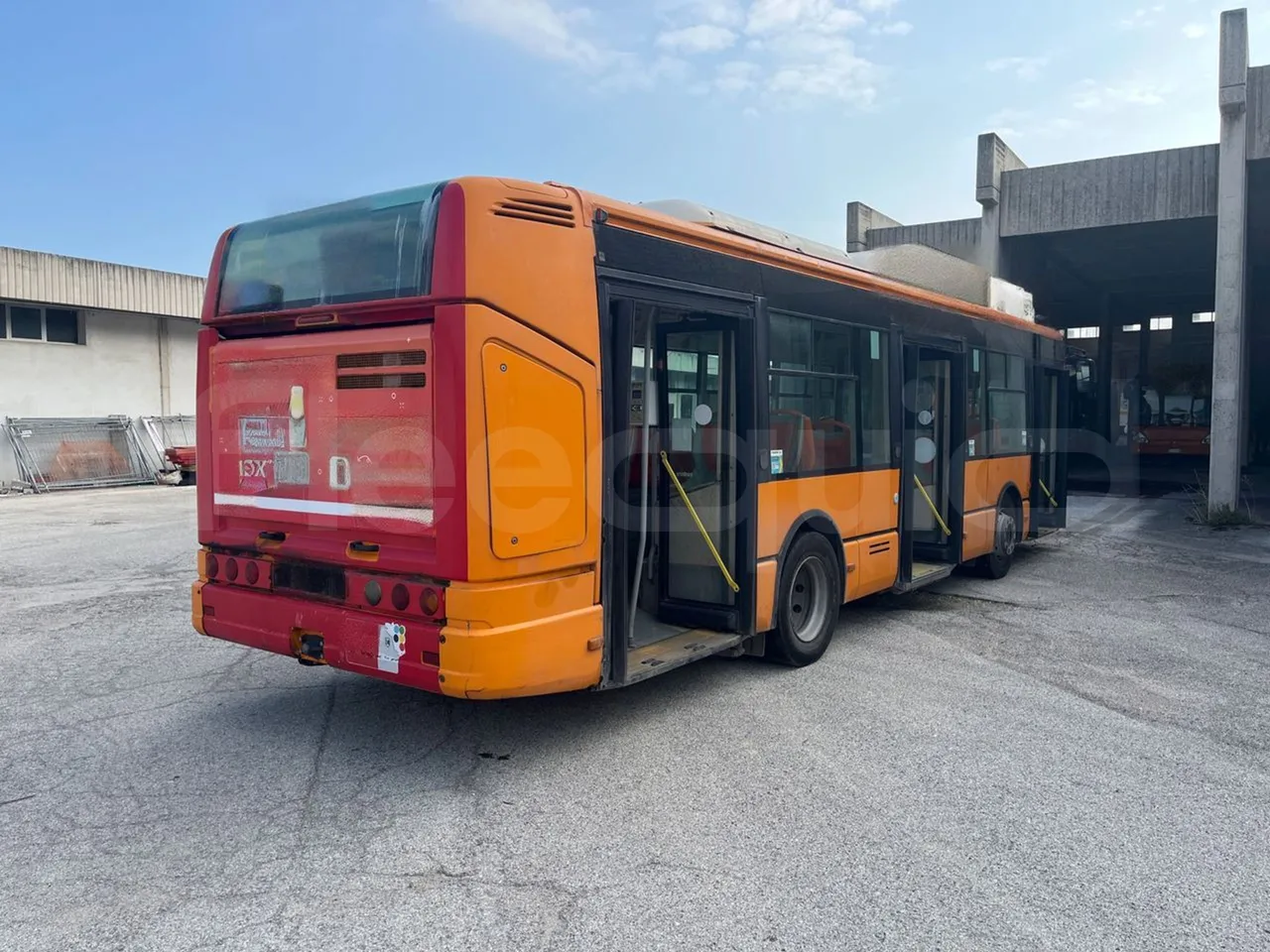 Iveco Citelis PS09D5/A/83-EUR5 -200kW -10.46m - 3/4 right rear doors open