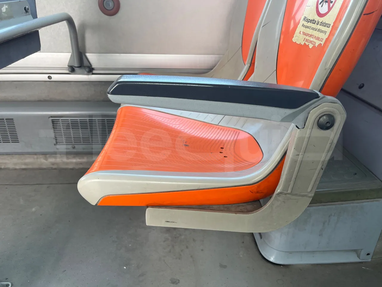 Iveco Citelis PS09D5/A/83-EUR5 -200kW -10.46m - armrest detail photo