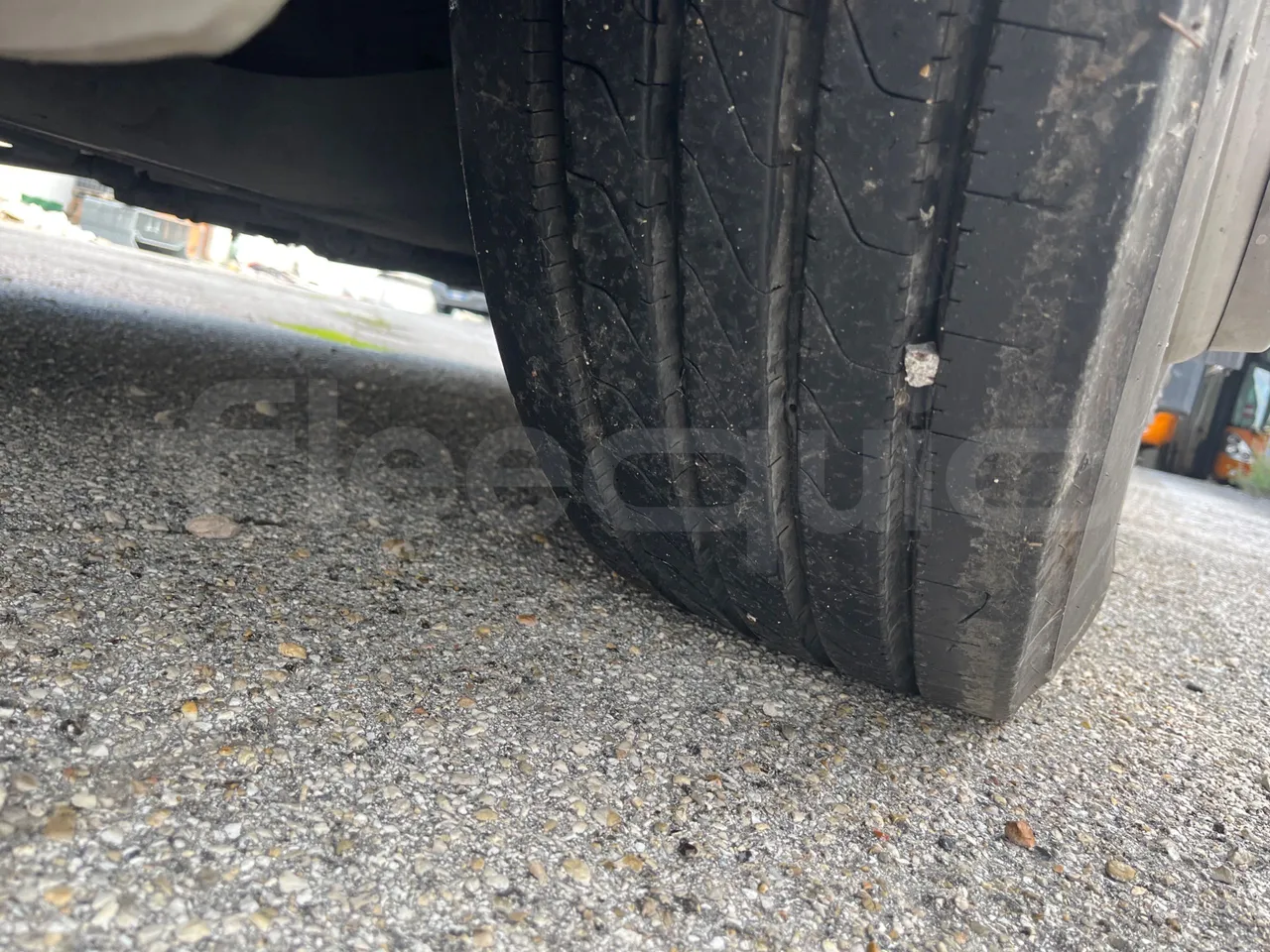 Iveco Citelis PS09D5/A/83-EUR5 -200kW -10.46m - tread condition front tires right