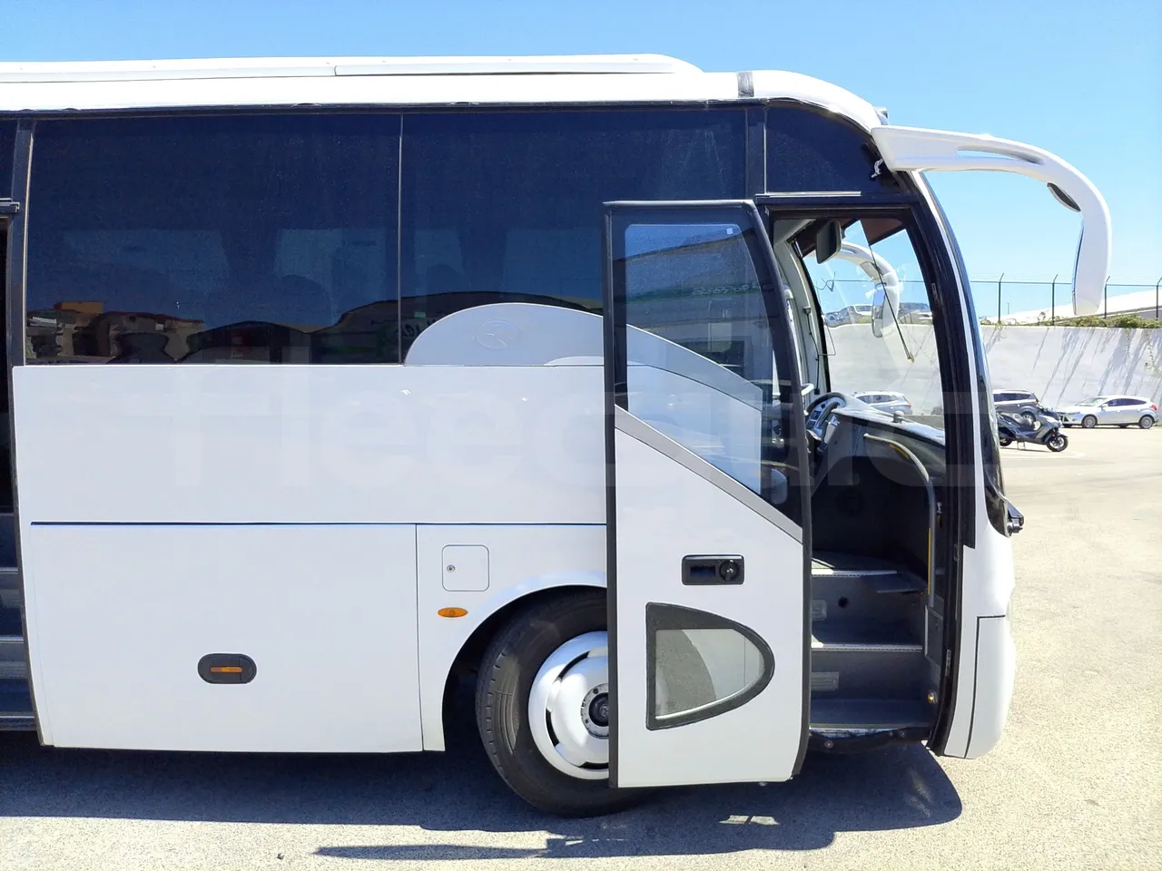King Long XMQ6900 XMQ6900-3/ Euro 5 - 178Kw - 8,995 Mt - front door 1 open