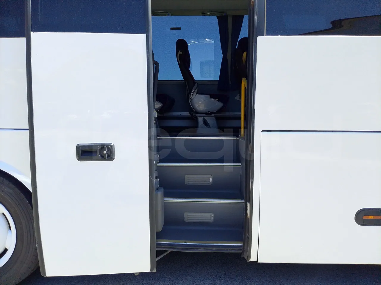 King Long XMQ6900 XMQ6900-3/ Euro 5 - 178Kw - 8,995 Mt - front door 2 open