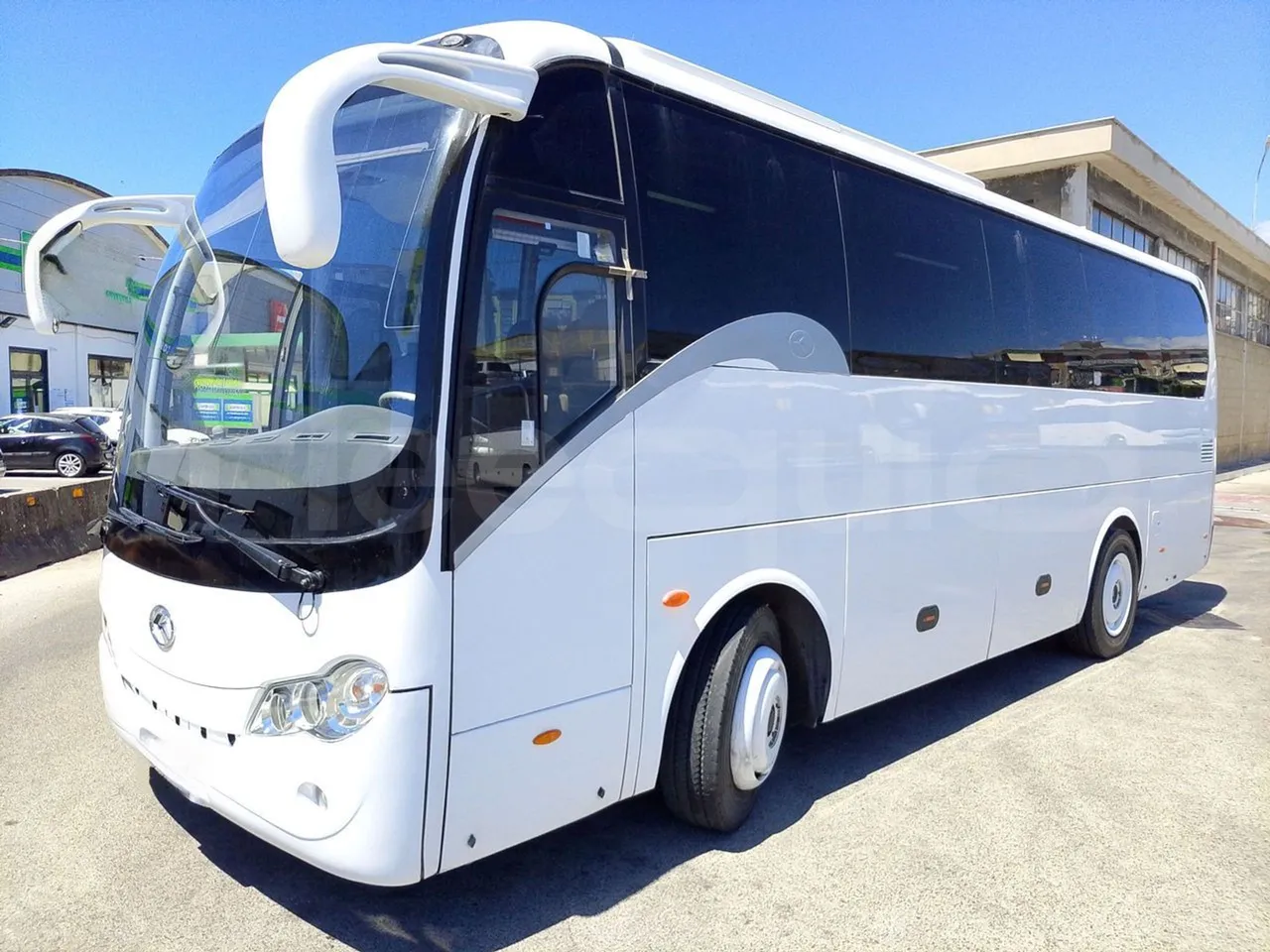 King Long XMQ6900 XMQ6900-3/ Euro 5 - 178Kw - 8,995 Mt - 3/4 front left (mandatory for bus to scrap)