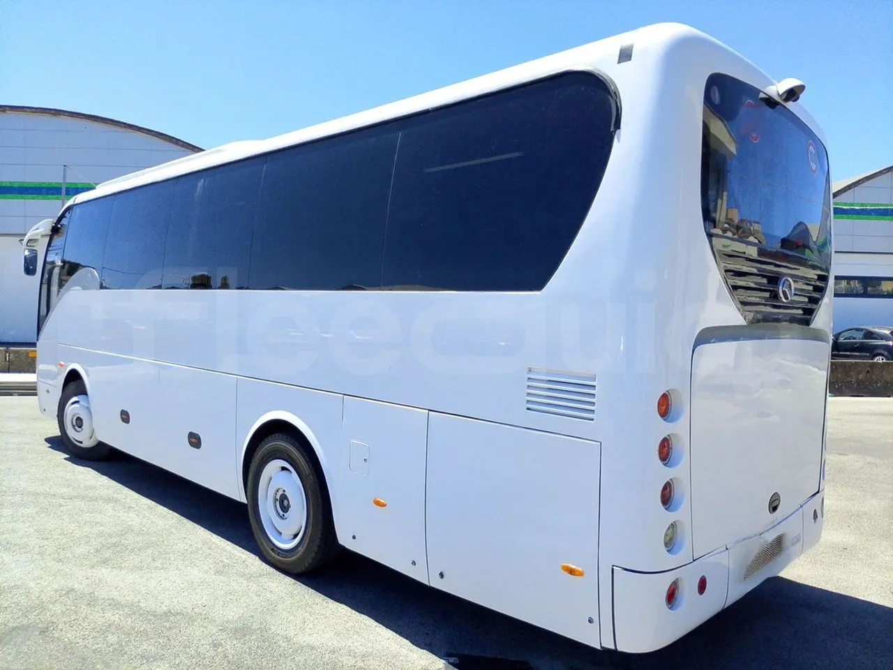 King Long XMQ6900 XMQ6900-3/ Euro 5 - 178Kw - 8,995 Mt - 3/4 left rear side