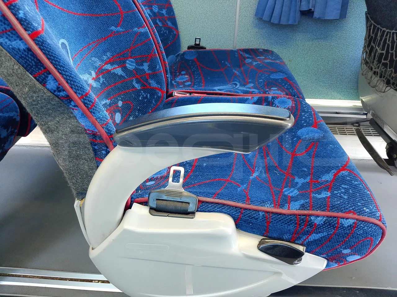King Long XMQ6900 XMQ6900-3/ Euro 5 - 178Kw - 8,995 Mt - armrest detail photo