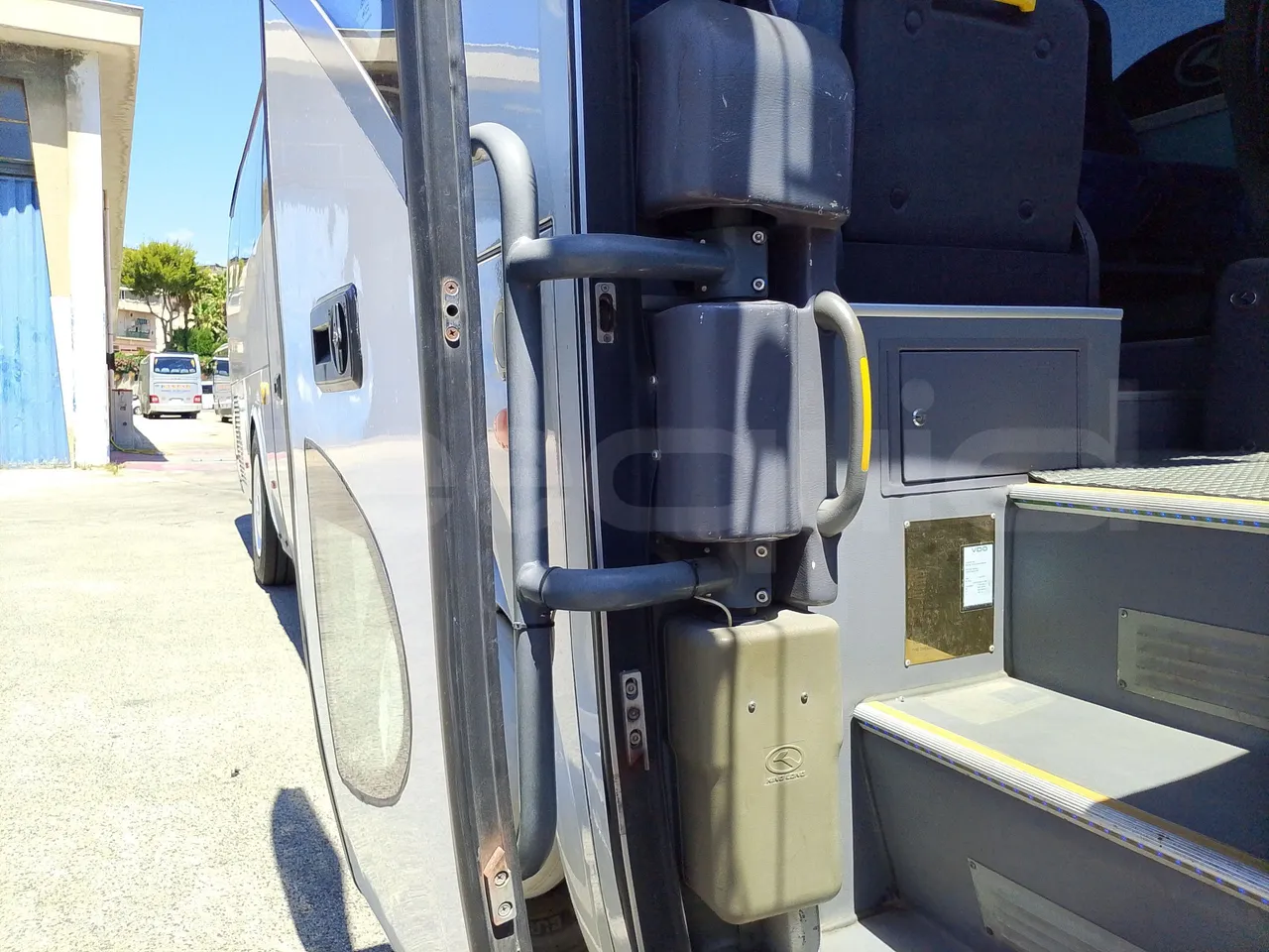 King Long XMQ6900 XMQ6900-3/ Euro 5 - 178Kw - 8,995 Mt - door mechanism photo