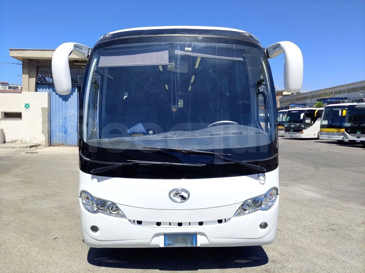 King Long XMQ6900 XMQ6900-3/ Euro 5 - 178Kw - 8,995 Mt - front photo