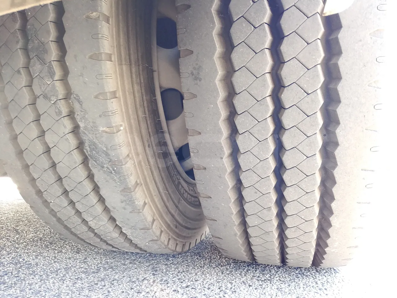 King Long XMQ6900 XMQ6900-3/ Euro 5 - 178Kw - 8,995 Mt - tread condition front tires left
