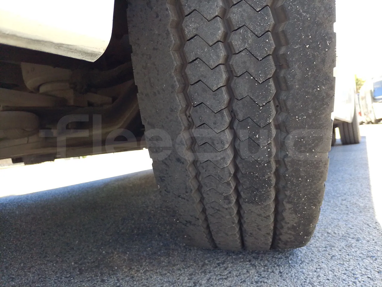 King Long XMQ6900 XMQ6900-3/ Euro 5 - 178Kw - 8,995 Mt - tread condition front tires right
