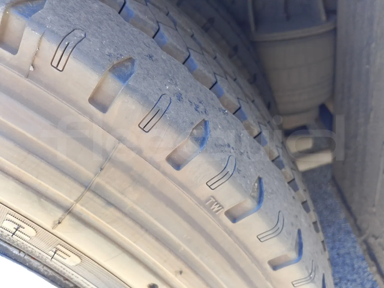 King Long XMQ6900 XMQ6900-3/ Euro 5 - 178Kw - 8,995 Mt - tread condition second axle tires left