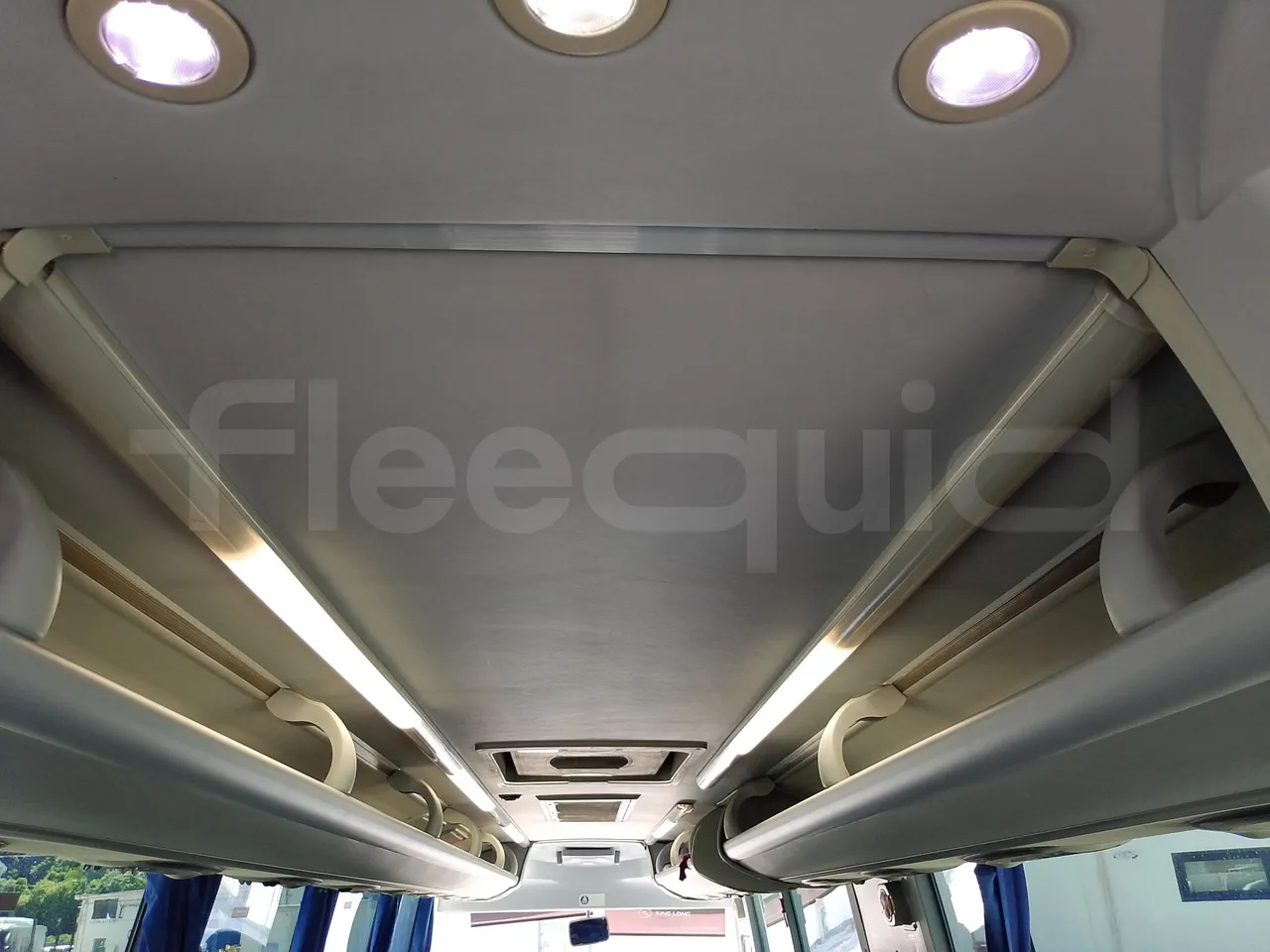 King Long XMQ6900 XMQ6900-3/ Euro 5 - 178Kw - 8,995 Mt - overhead compartments photo