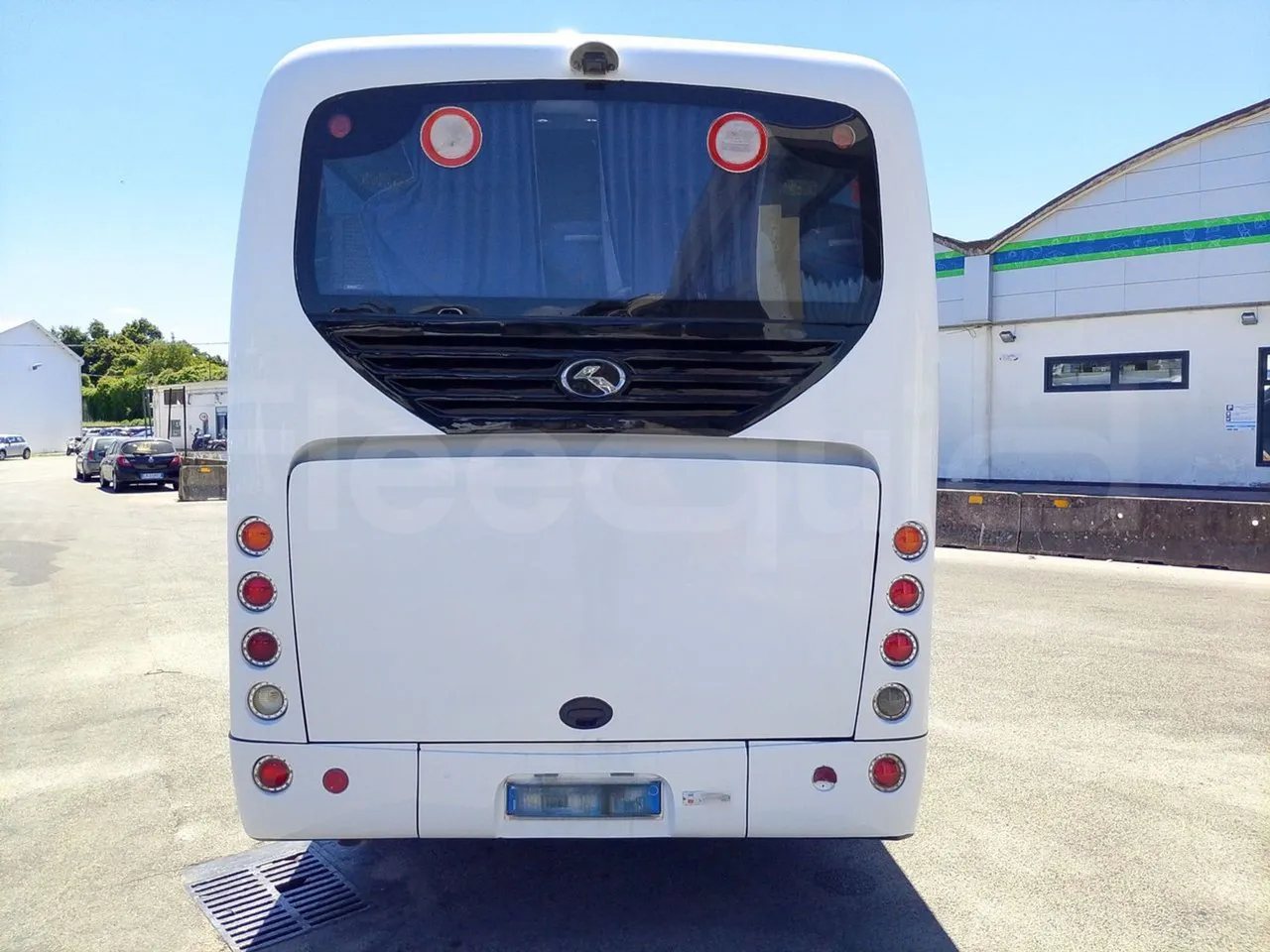 King Long XMQ6900 XMQ6900-3/ Euro 5 - 178Kw - 8,995 Mt - rear hatch closed