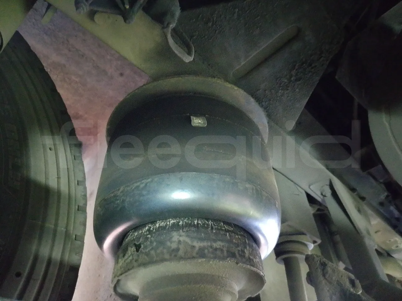 King Long XMQ6900 XMQ6900-3/ Euro 5 - 178Kw - 8,995 Mt - axle 2 shock absorbers 2 left